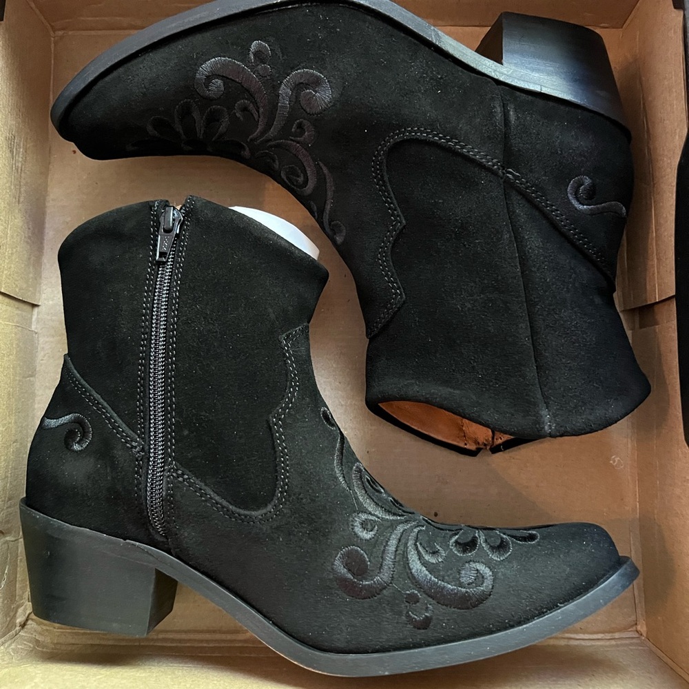 Agave Sky Black Suede Embroidered Ankle Boots NIB